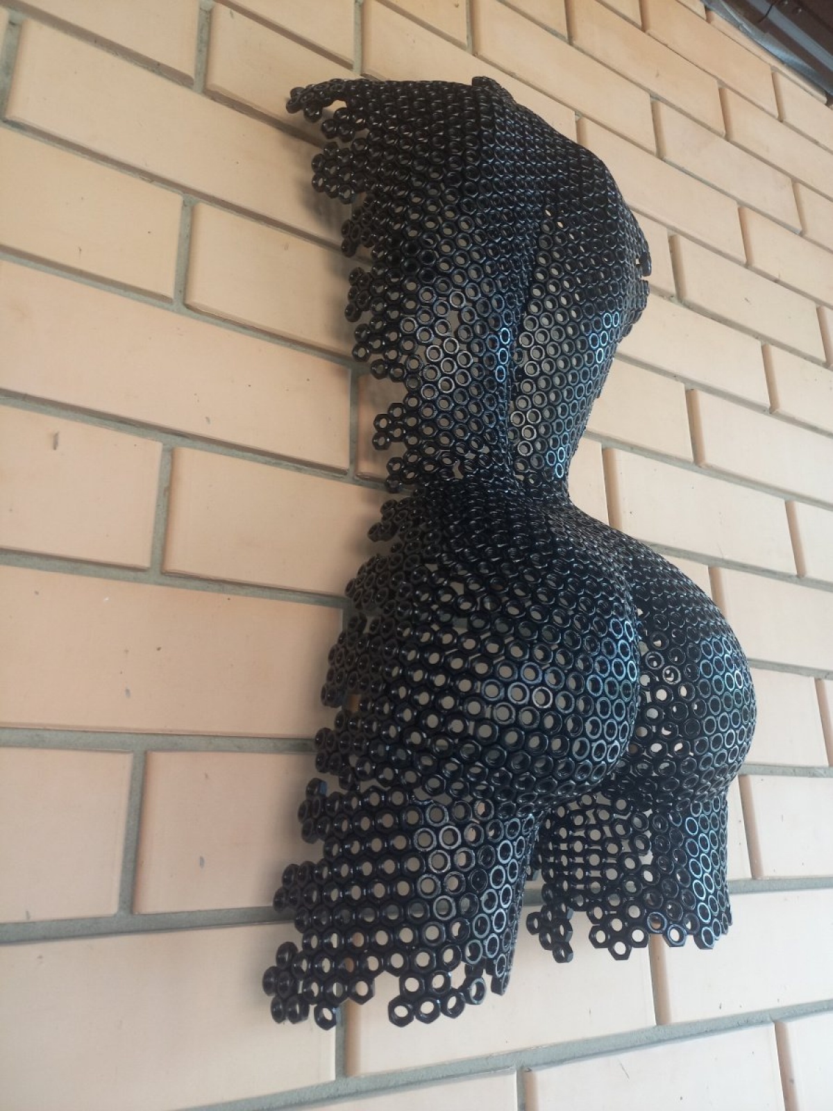 Скульптура девушки/барельеф 