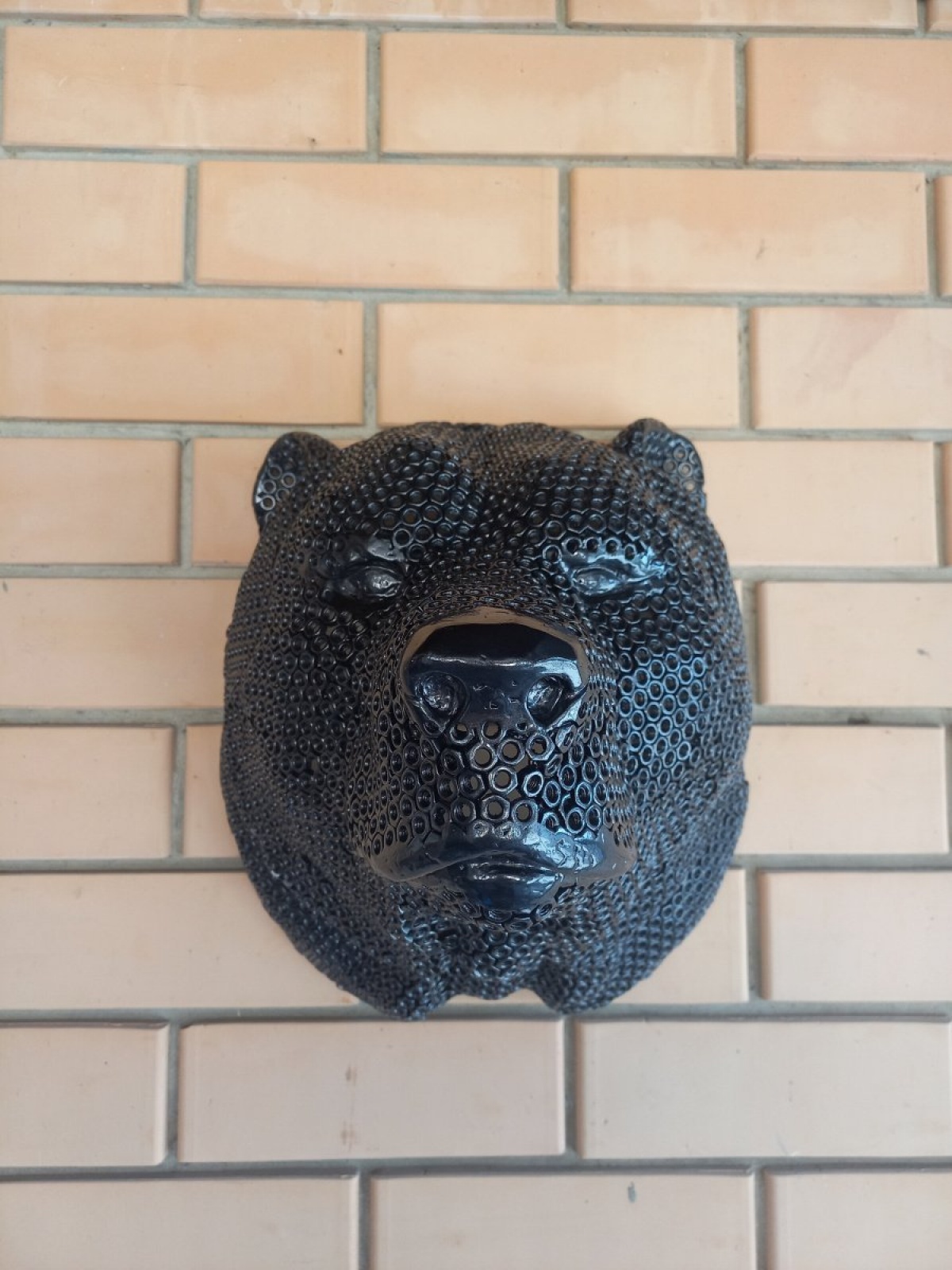 Скульптура из гаек 