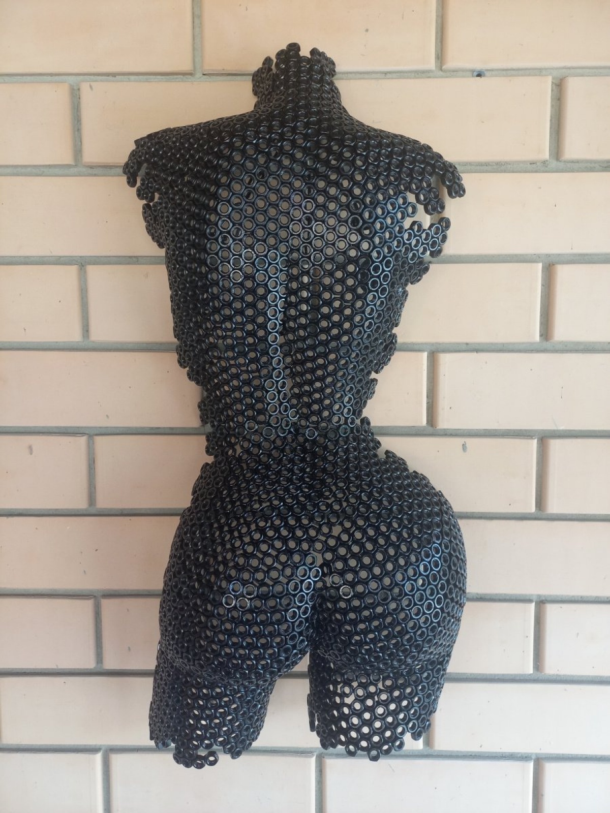 Скульптура девушки/барельеф 