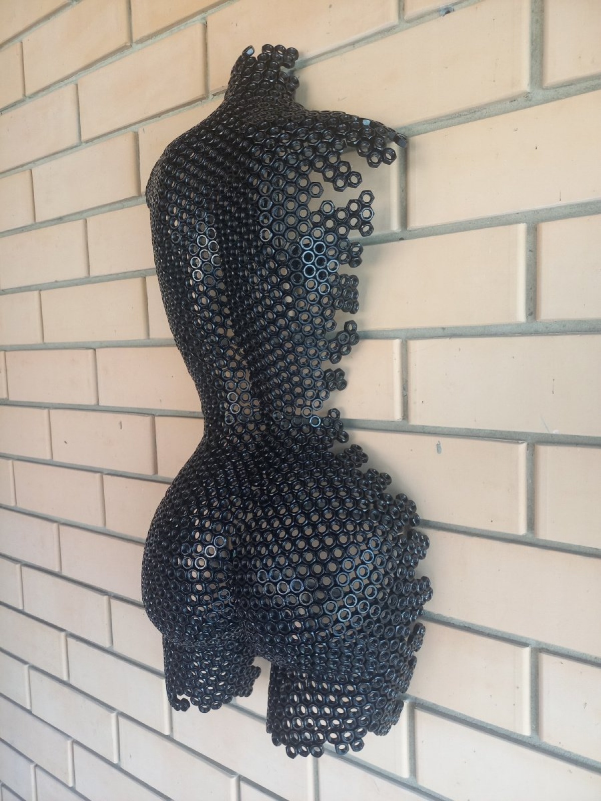 Скульптура девушки/барельеф 