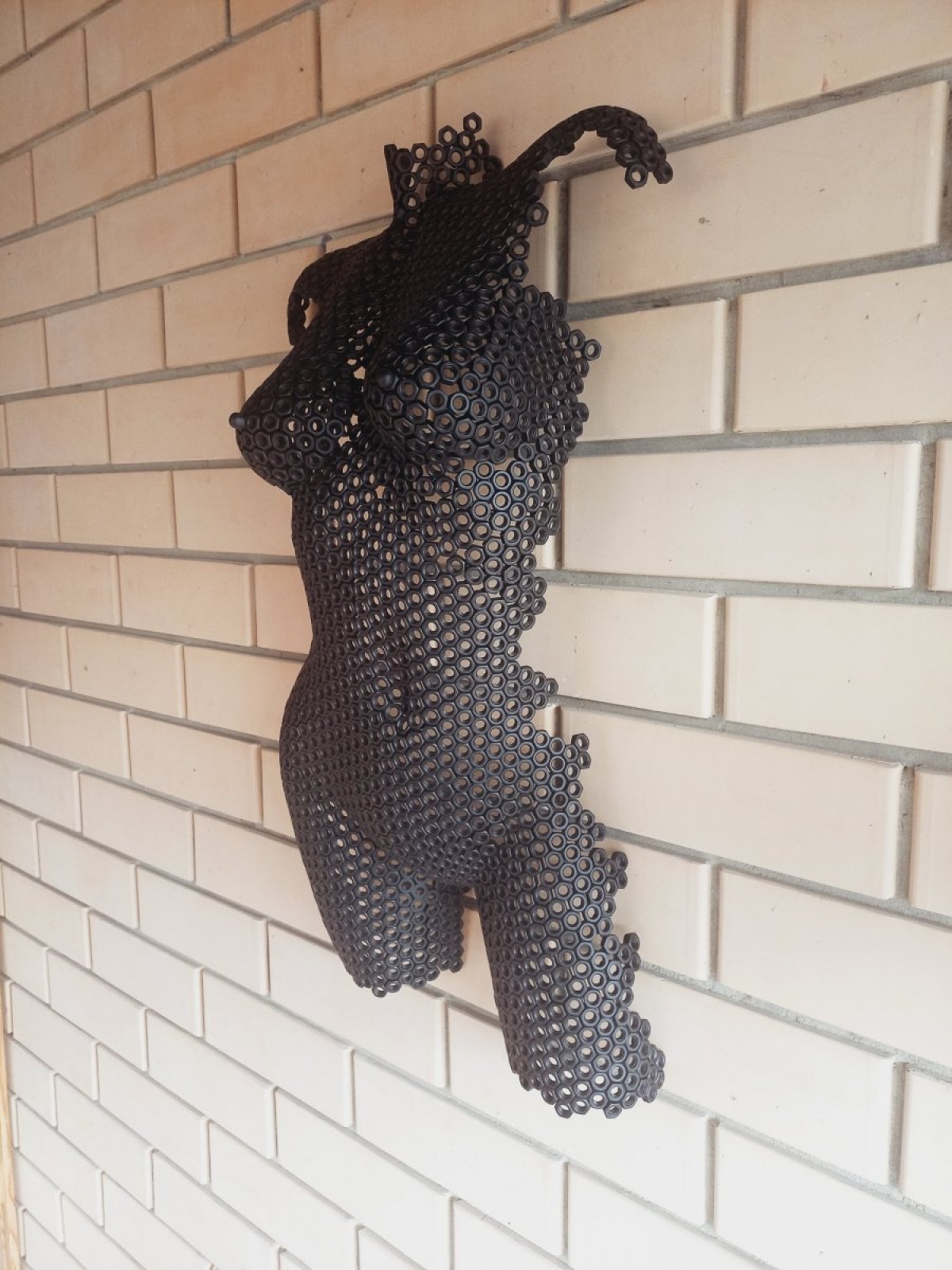 Скульптура девушки/барельеф «Grace of Steel»