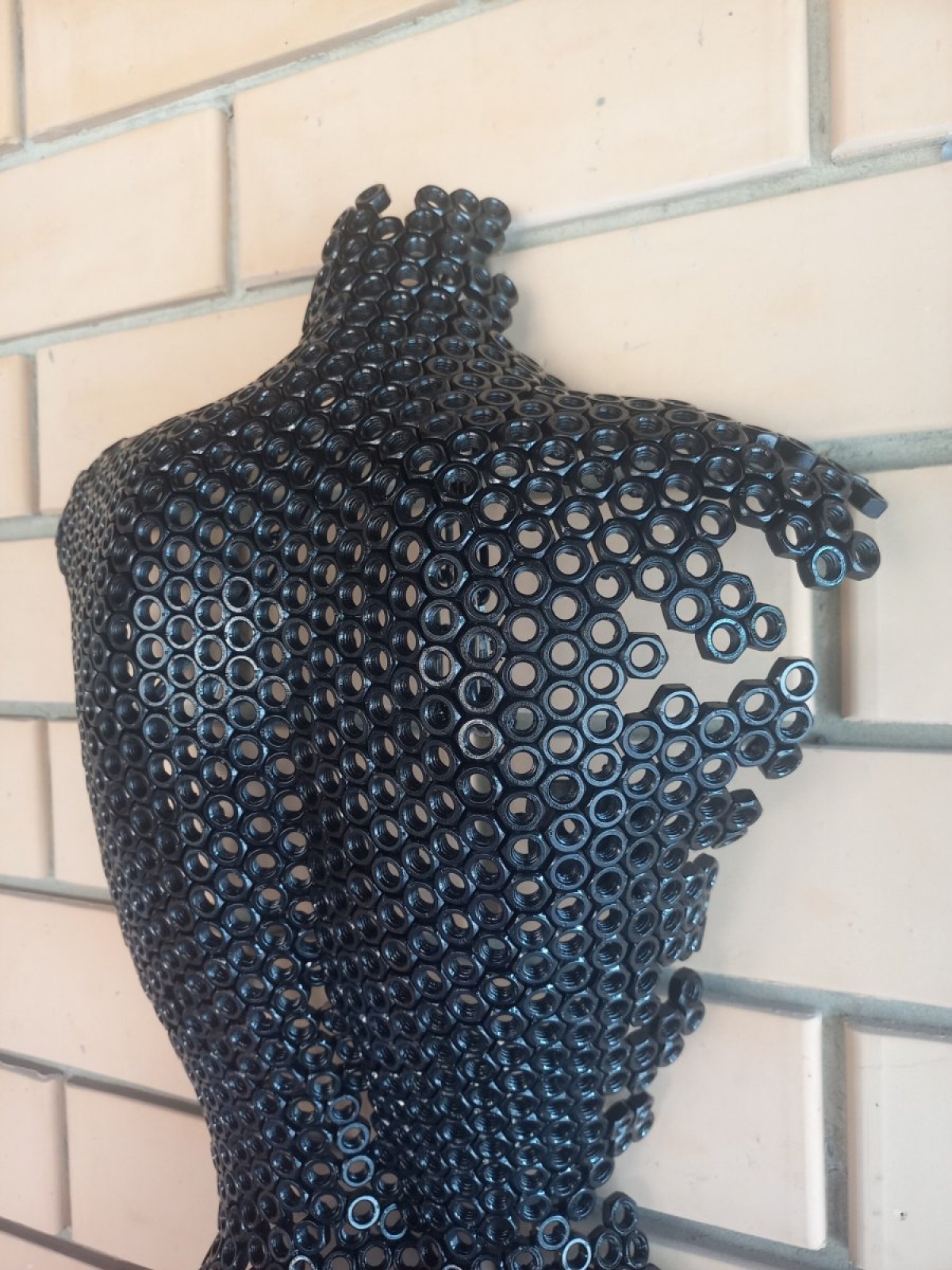 Скульптура девушки/барельеф 