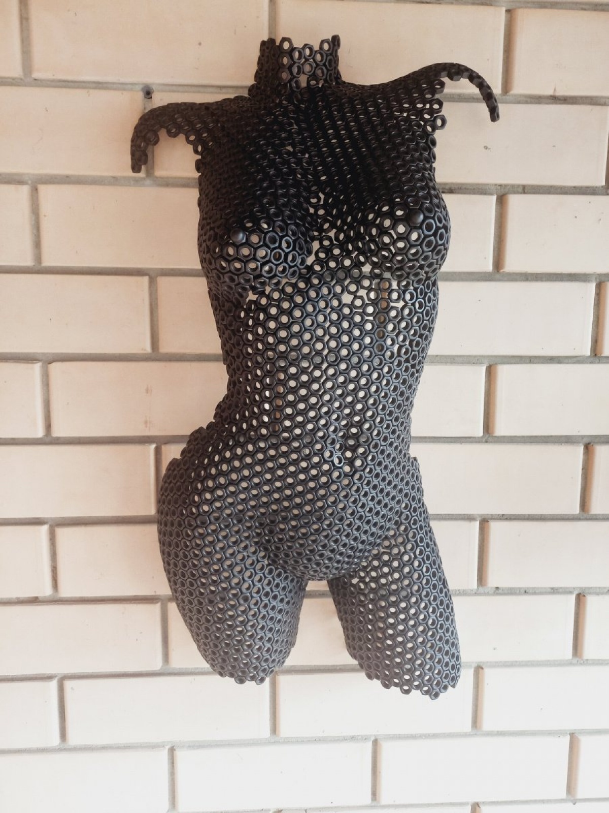 Скульптура девушки/барельеф «Grace of Steel»