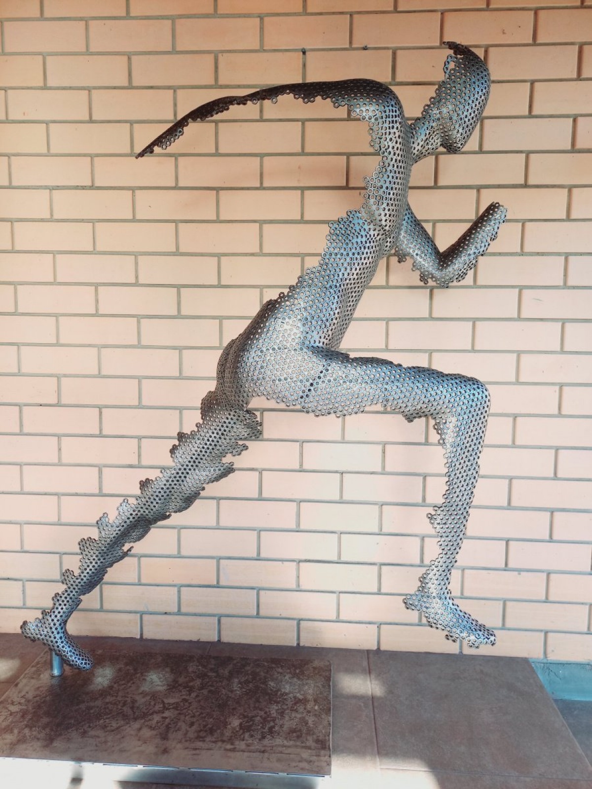 Скульптура Бегущий человек