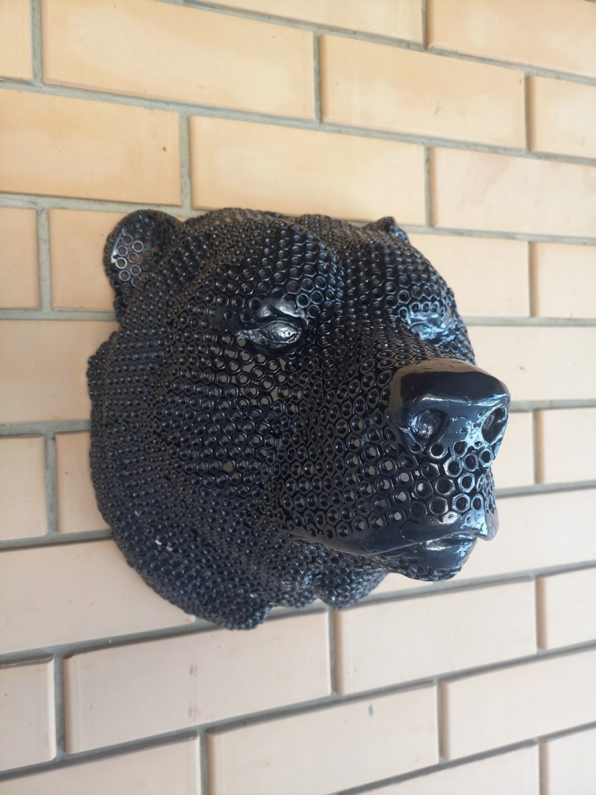 Скульптура из гаек 