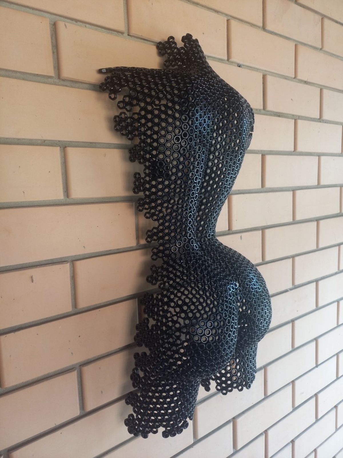 Скульптура девушки/барельеф 