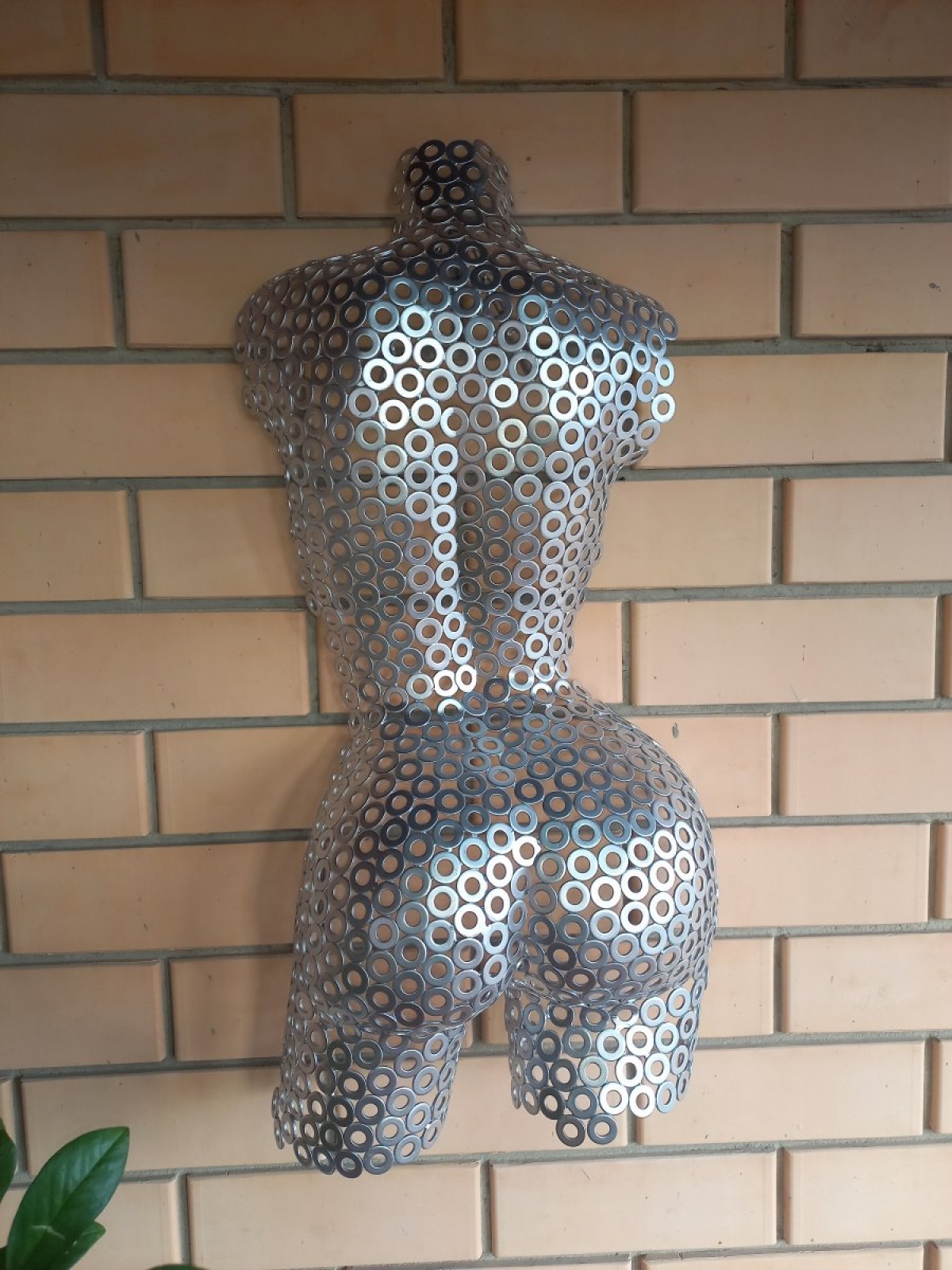 Скульптура девушки/барельеф 