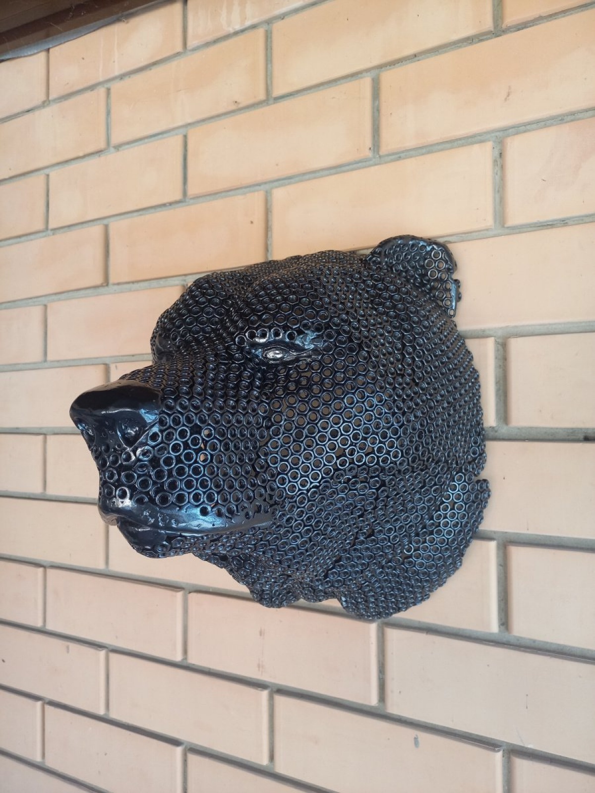 Скульптура из гаек 