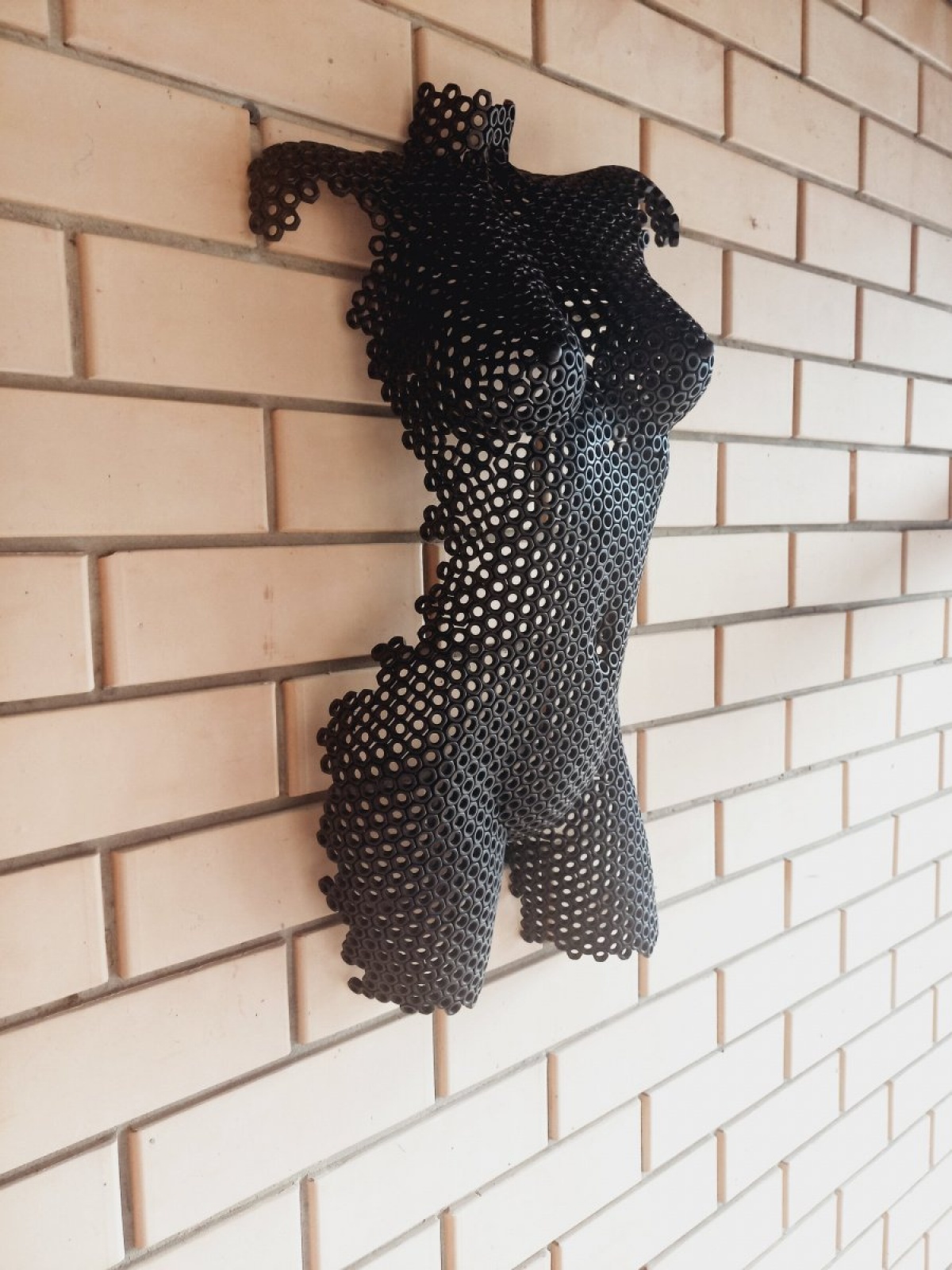 Скульптура девушки/барельеф «Grace of Steel»