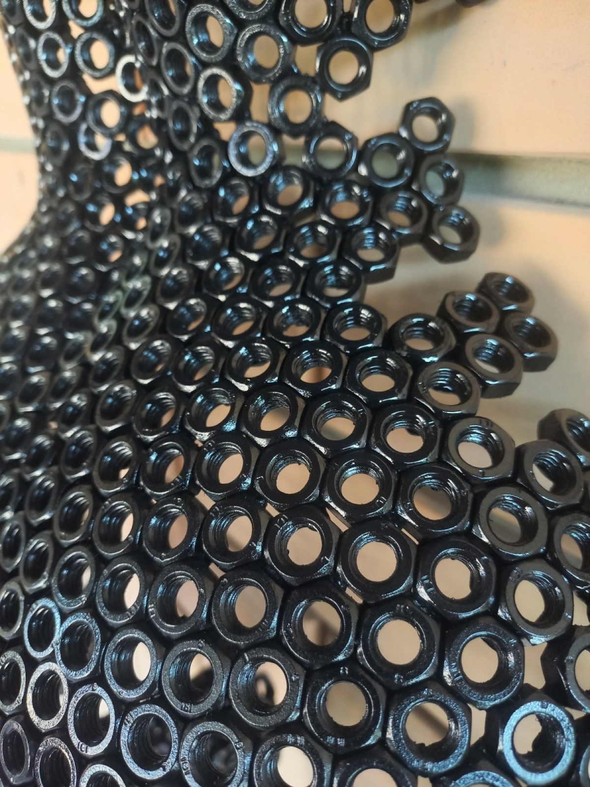 Скульптура девушки/барельеф 