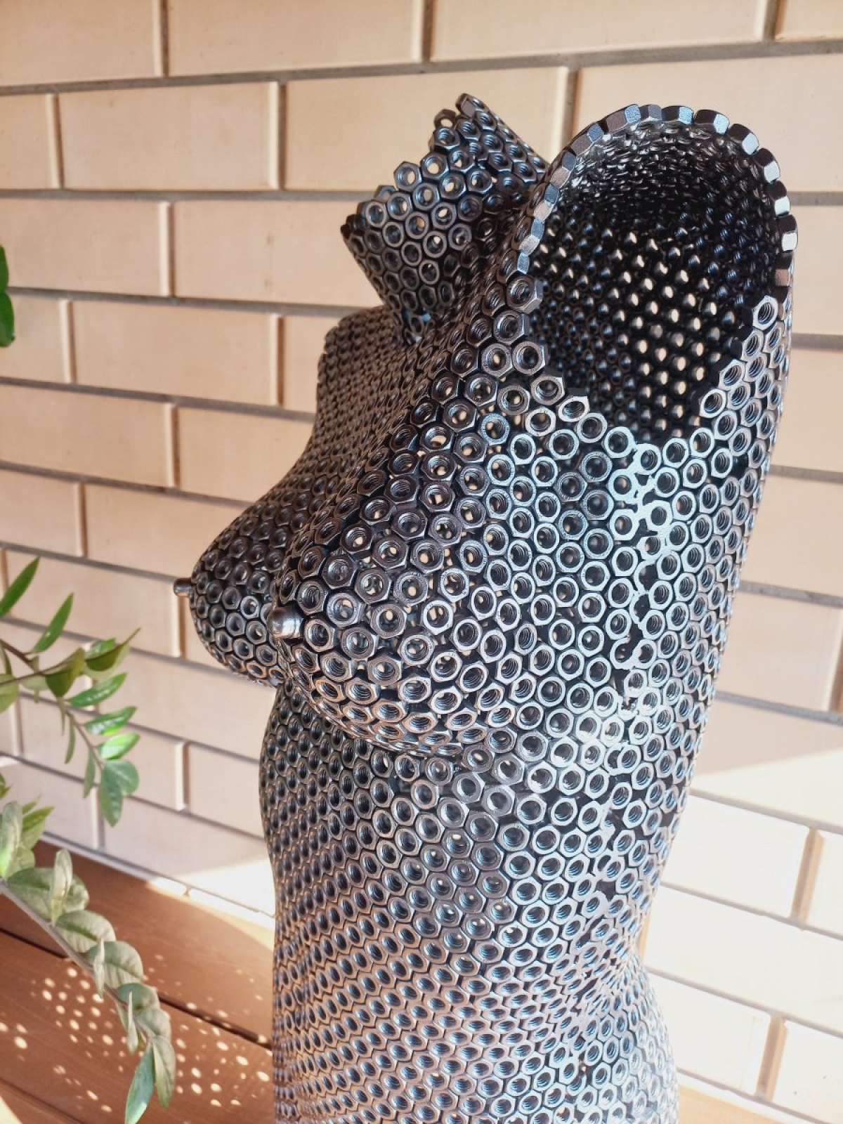 Скульптура девушки  