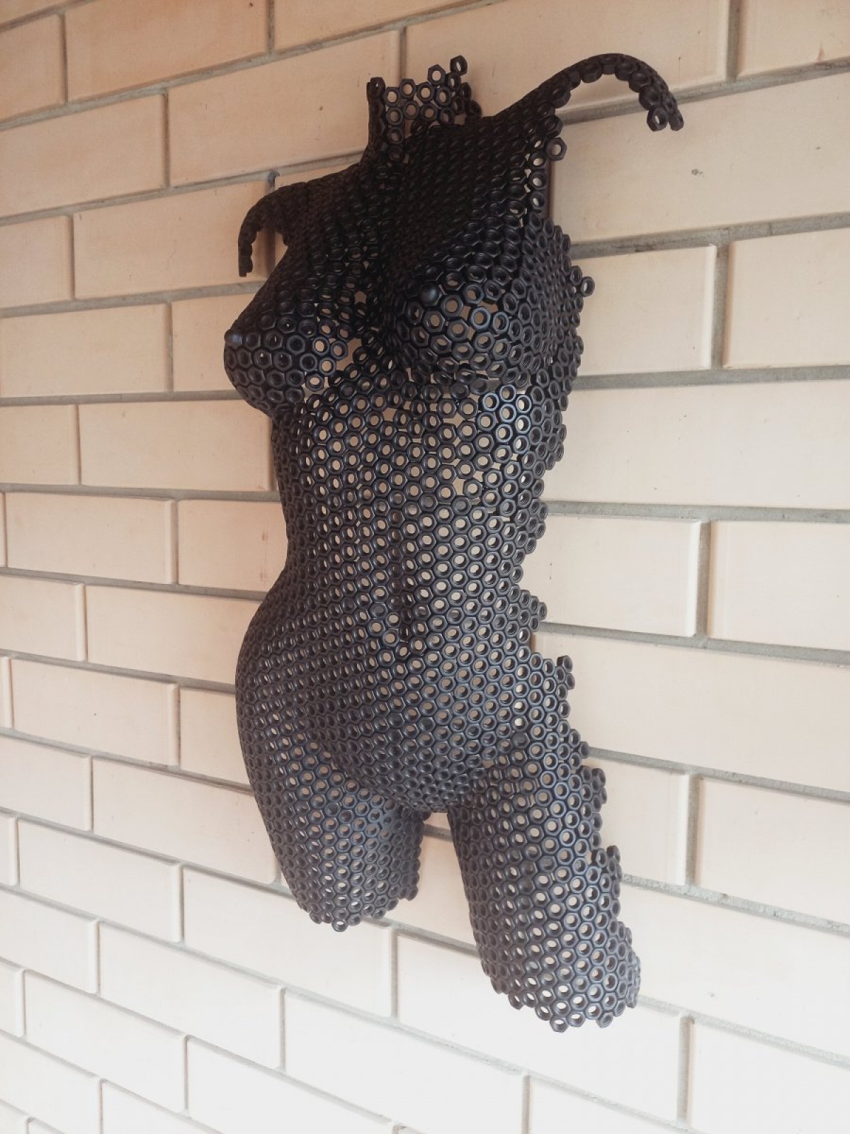 Скульптура девушки/барельеф «Grace of Steel»