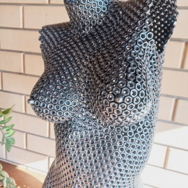 Металлическая скульптура девушки в стиле лофт/индастриал ручной работы. Изготовлена из гаек М8
