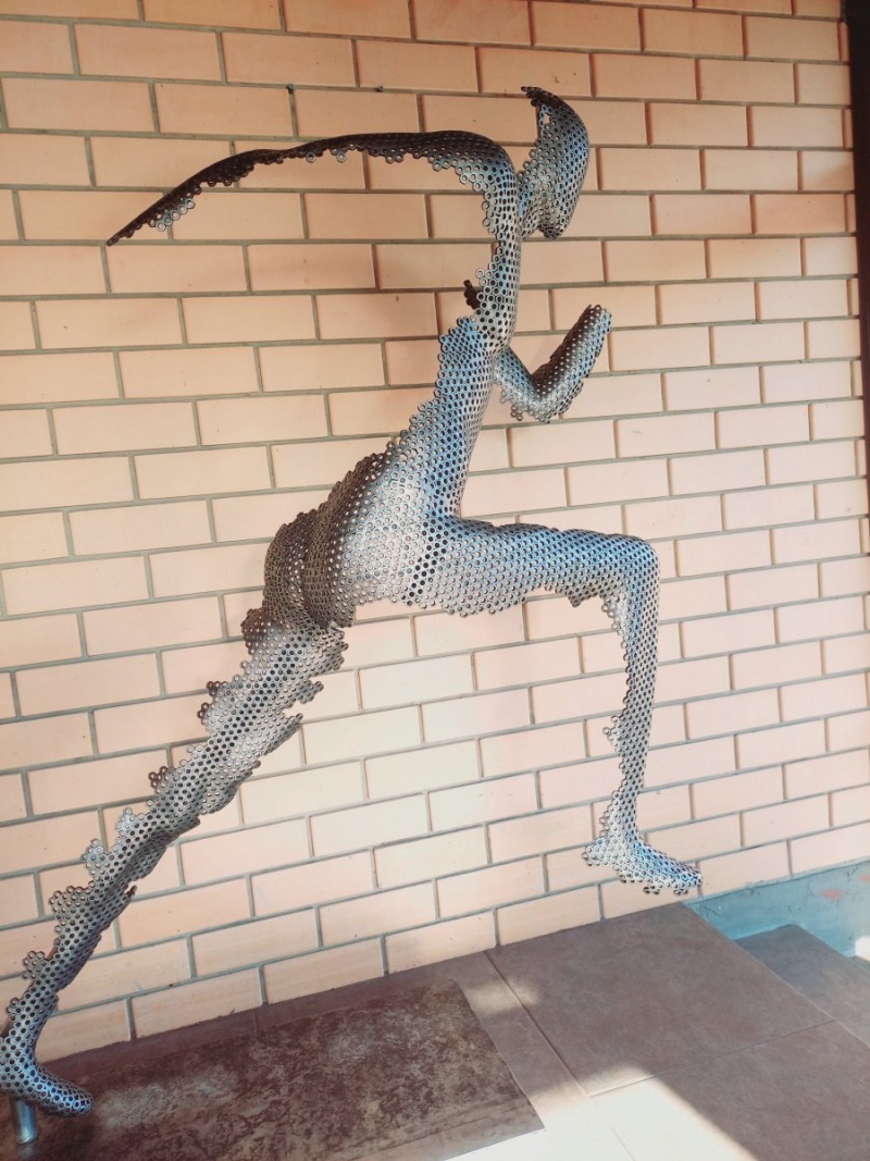 Скульптура Бегущий человек