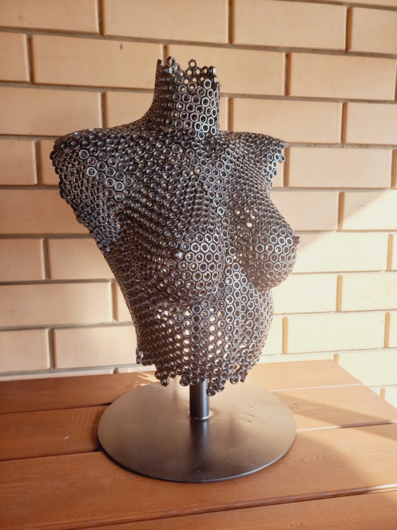 Скульптура девушки/бюст