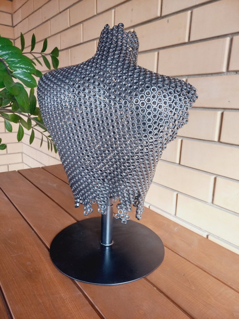 Скульптура девушки/бюст