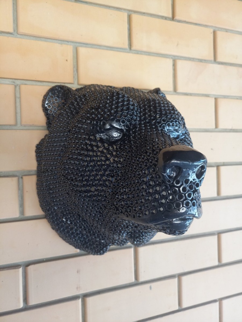 Скульптура из гаек 