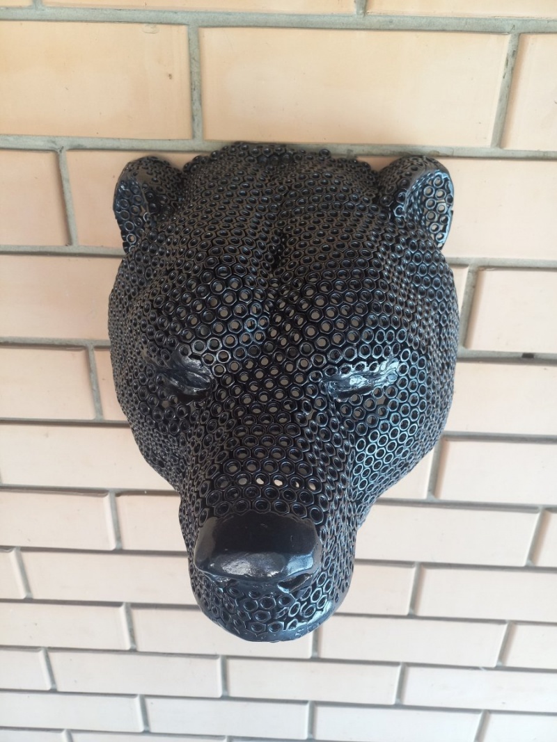 Скульптура из гаек 