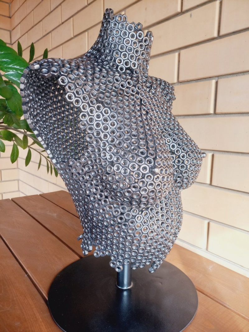 Скульптура девушки/бюст