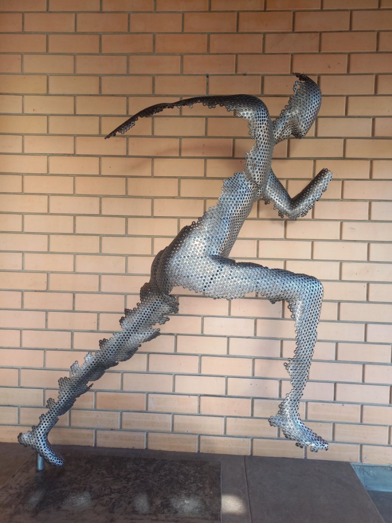 Скульптура Бегущий человек