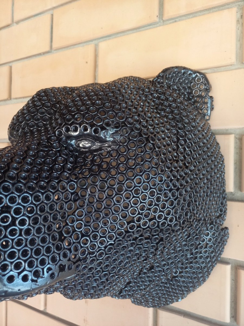 Скульптура из гаек 