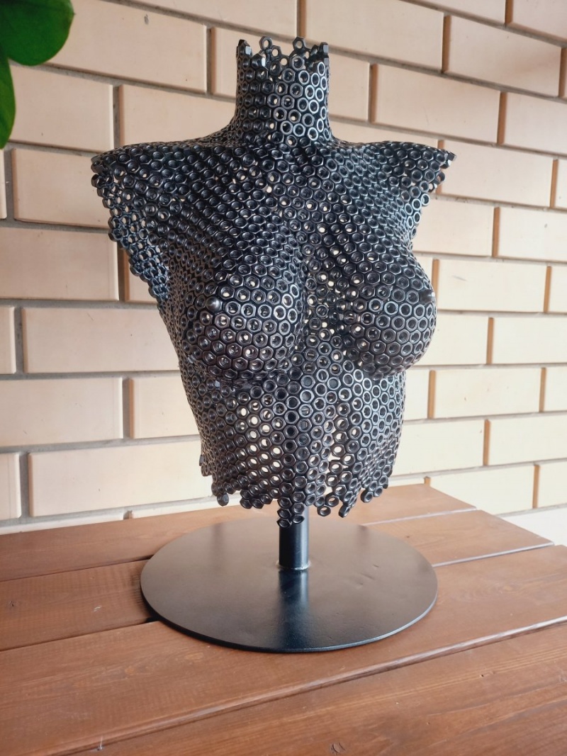 Скульптура девушки/бюст